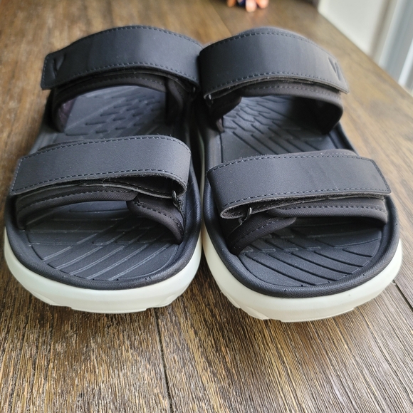 Vionic Black Sandals - Picture 4 of 8